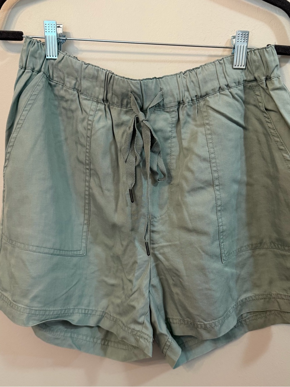 Good Hart Casual Drawstring Women's Shorts in Sage Green